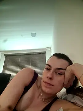 Carolinemiam online show from March 5, 11:50 am