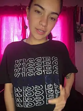 Snapshot of blinkiii_ chatting on November 30, 12:20 pm blinkiii online show from November 30, 12:20 pm