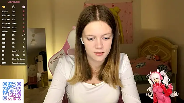 Snapshot of VibeQueenLucy chatting on October 14, 4:30 pm VibeQueenLucy online show from October 14, 4:30 pm