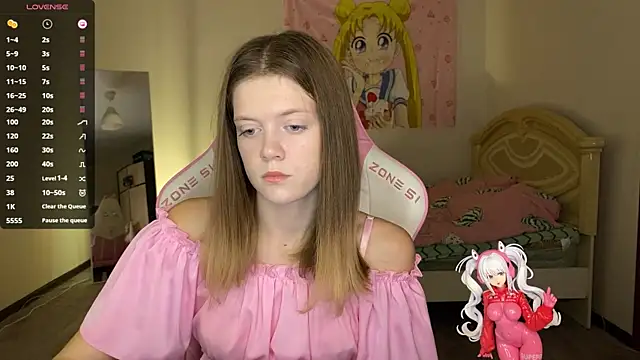 Snapshot of VibeQueenLucy chatting on October 17, 2:30 pm VibeQueenLucy online show from October 17, 2:30 pm