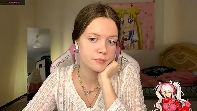 Snapshot of VibeQueenLucy chatting on November 4, 12:15 pm VibeQueenLucy online show from November 4, 12:15 pm