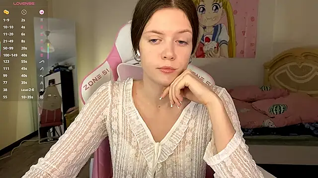 Snapshot of VibeQueenLucy chatting on November 14, 10:25 am VibeQueenLucy online show from November 14, 10:25 am