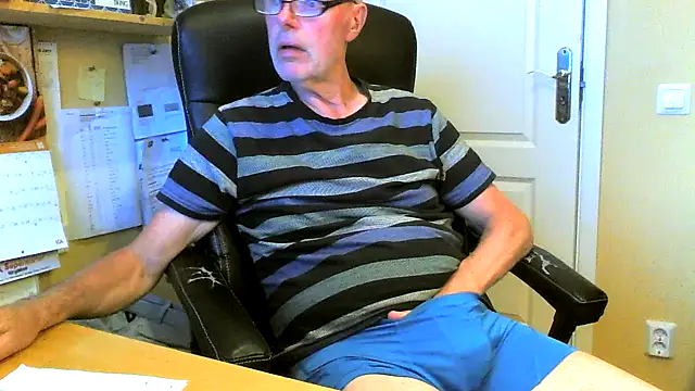 Snapshot of Klipparn chatting on May 24, 6:13 pm Klipparn online show from May 24, 6:13 pm