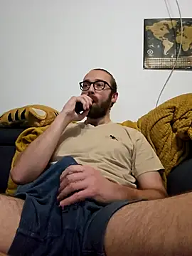 Snapshot of Loopertz chatting on October 24, 6:21 am Loopertz online show from October 24, 6:21 am