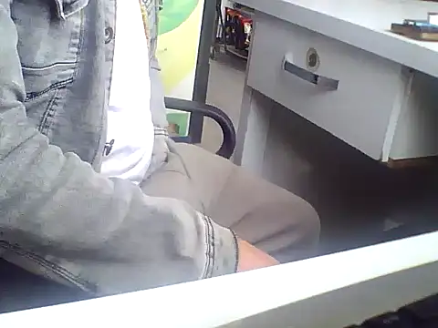 Snapshot of AMCIKSEVER42 chatting on December 16, 12:32 pm AMCIKSEVER42 online show from December 16, 12:32 pm