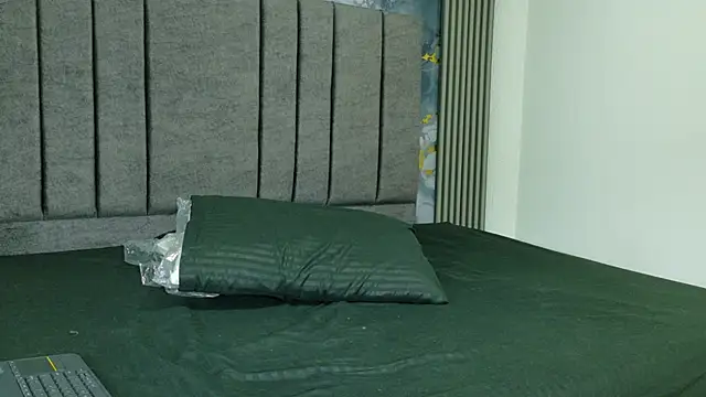 Snapshot of AngelineJolie chatting on September 30, 7:08 pm AngelineJolie online show from September 30, 7:08 pm