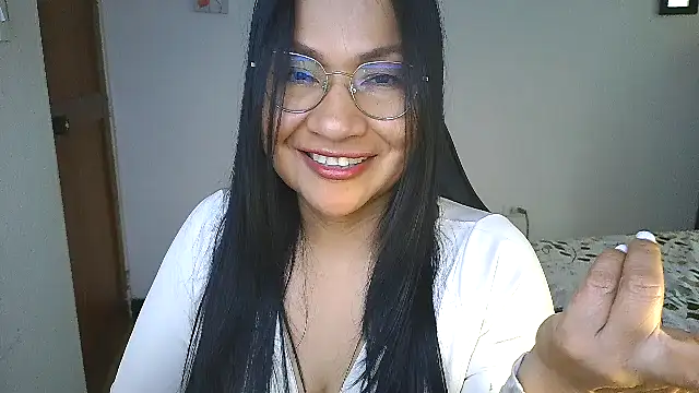 Snapshot of LissafeetHott chatting on May 19, 10:49 pm LissafeetHott online show from May 19, 10:49 pm
