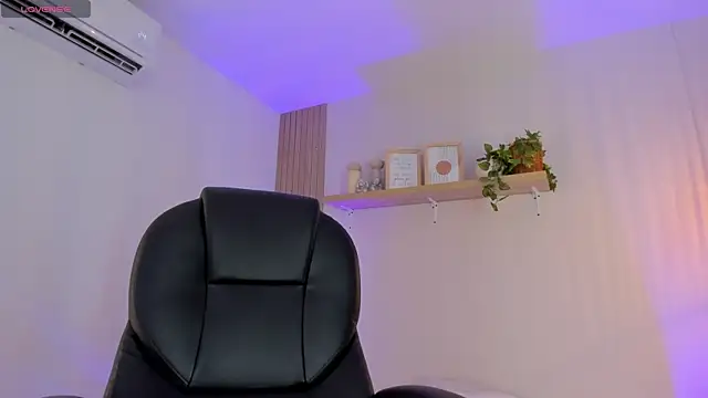 Cristalfoxy  online show from January 7, 7:27 pm