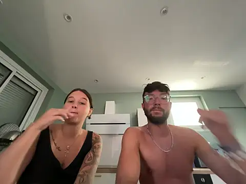 Snapshot of duomagique_off chatting on June 23, 6:39 pm duomagique off online show from June 23, 6:39 pm