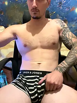 fronkie9384 online show from October 4, 5:00 pm