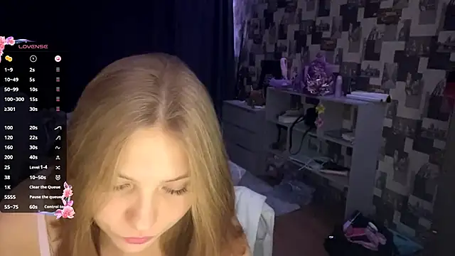 Snapshot of SwiiSweet chatting on November 18, 6:23 pm SwiiSweet online show from November 18, 6:23 pm