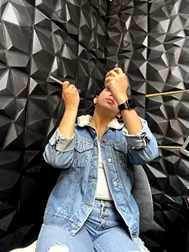 Snapshot of lil_charme chatting on September 17, 8:10 pm lil charme online show from September 17, 8:10 pm