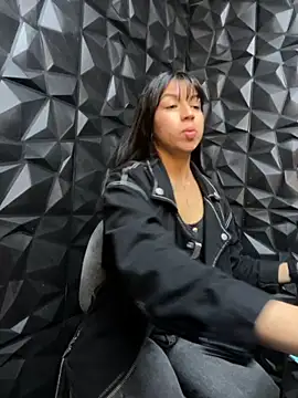 Snapshot of lil_charme chatting on October 4, 6:06 pm lil charme online show from October 4, 6:06 pm