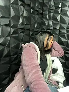 Snapshot of lil_charme chatting on October 7, 10:18 pm lil charme online show from October 7, 10:18 pm