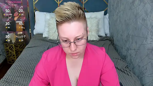 AlexandraGreen online show from September 8, 9:25 pm