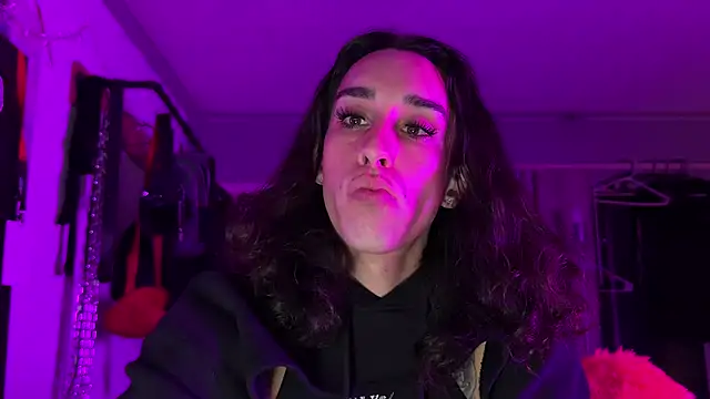 Snapshot of xoFrankie chatting on November 4, 2:10 am xoFrankie online show from November 4, 2:10 am