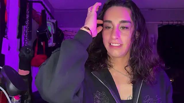 Snapshot of xoFrankie chatting on November 11, 3:17 am xoFrankie online show from November 11, 3:17 am