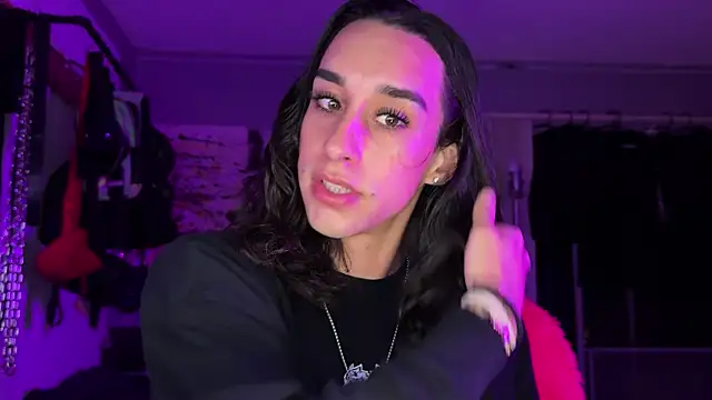 Snapshot of xoFrankie chatting on November 13, 3:05 am xoFrankie online show from November 13, 3:05 am