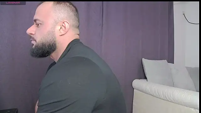 Snapshot of RickyMiami1 chatting on October 5, 1:31 pm RickyMiami1 online show from October 5, 1:31 pm