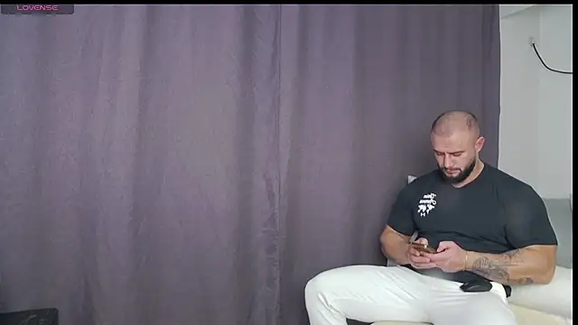 Snapshot of RickyMiami1 chatting on November 20, 7:46 pm RickyMiami1 online show from November 20, 7:46 pm