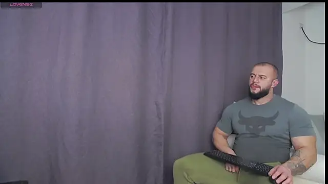 Snapshot of RickyMiami1 chatting on December 1, 6:35 pm RickyMiami1 online show from December 1, 6:35 pm