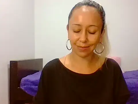 Snapshot of leah_susman chatting on September 19, 2:02 am leah susman online show from September 19, 2:02 am