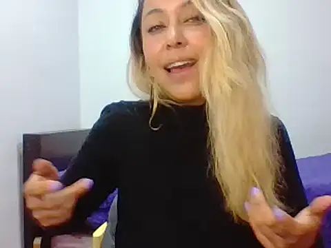 Snapshot of leah_susman chatting on September 25, 1:53 am leah susman online show from September 25, 1:53 am