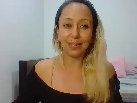 Snapshot of leah_susman chatting on November 12, 1:28 am leah susman online show from November 12, 1:28 am