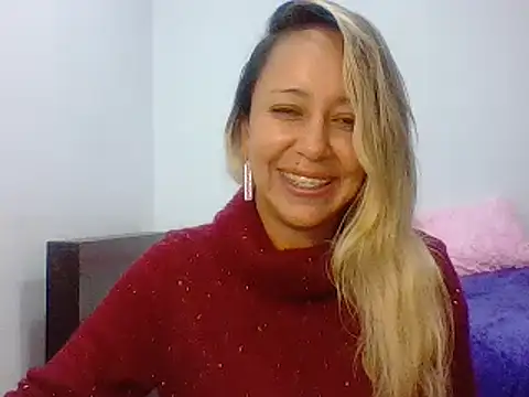 Snapshot of leah_susman chatting on November 28, 1:41 am leah susman online show from November 28, 1:41 am