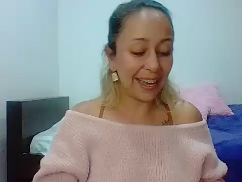 Snapshot of leah_susman chatting on December 5, 1:47 am leah susman online show from December 5, 1:47 am