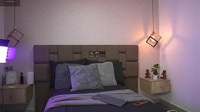 Julieth Rojas online show from May 14, 4:19 am