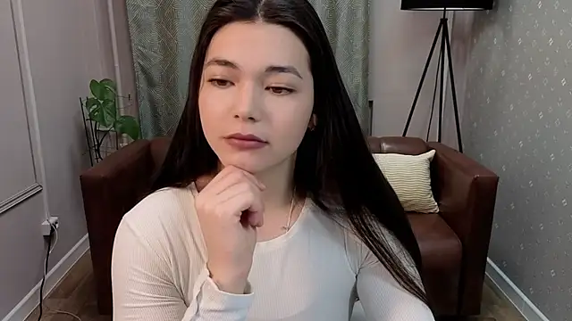 Snapshot of Albi_Glow chatting on November 16, 4:40 am Albi Glow online show from November 16, 4:40 am