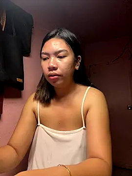 Snapshot of aniya_04 chatting on October 2, 4:47 pm aniya 04 online show from October 2, 4:47 pm