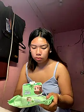 Snapshot of aniya_04 chatting on October 9, 10:52 pm aniya 04 online show from October 9, 10:52 pm
