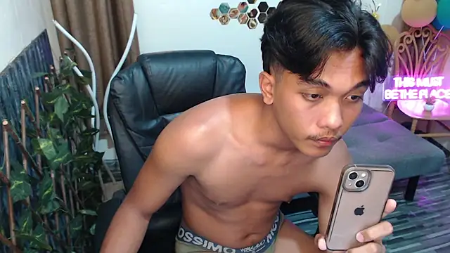 chris hot asian loverboy online show from November 22, 3:11 pm