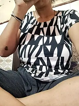 Snapshot of meenu_bhabhi547 chatting on September 11, 2:44 am meenu bhabhi547 online show from September 11, 2:44 am