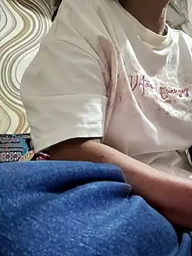 Snapshot of meenu_bhabhi547 chatting on October 6, 3:59 am meenu bhabhi547 online show from October 6, 3:59 am