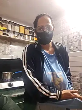 Snapshot of meenu_bhabhi547 chatting on November 30, 2:15 am meenu bhabhi547 online show from November 30, 2:15 am