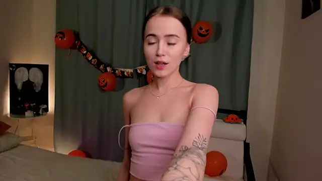 Chloeee4200 online show from November 2, 1:35 pm