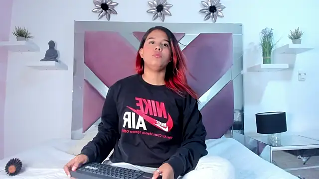 Snapshot of Meegan_Doll chatting on October 27, 1:37 pm Meegan Doll online show from October 27, 1:37 pm