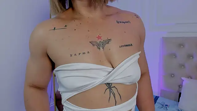 Snapshot of AliceFit_212 chatting on October 9, 1:31 pm AliceFit 212 online show from October 9, 1:31 pm