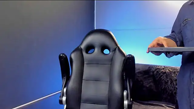 Snapshot of AliceFit_212 chatting on November 1, 8:27 am AliceFit 212 online show from November 1, 8:27 am