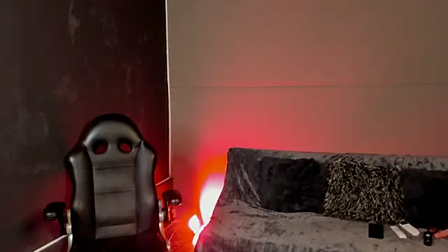 Snapshot of AliceFit_212 chatting on November 8, 2:56 am AliceFit 212 online show from November 8, 2:56 am