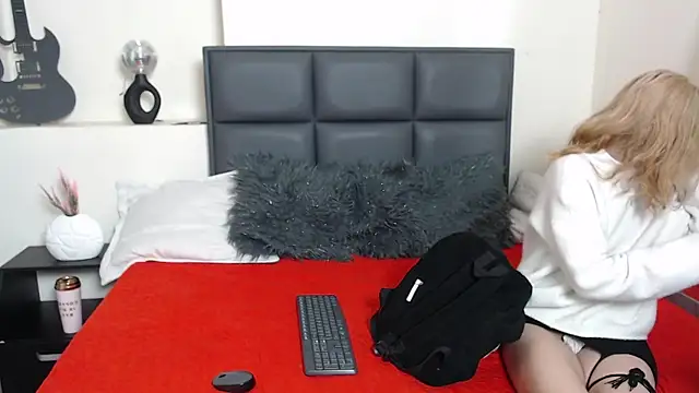 Snapshot of Amnesia_ chatting on September 19, 1:34 pm Amnesia online show from September 19, 1:34 pm