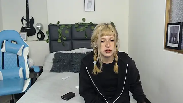 Snapshot of Amnesia_ chatting on September 29, 1:38 pm Amnesia online show from September 29, 1:38 pm