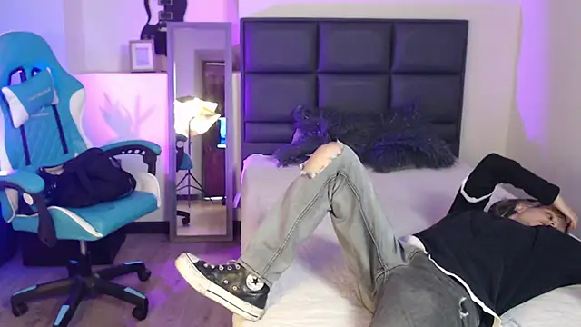 Snapshot of Amnesia_ chatting on November 11, 1:00 pm Amnesia online show from November 11, 1:00 pm