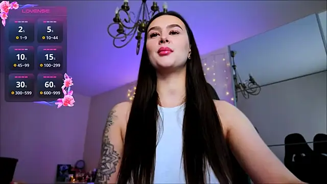 Veronica Larsson online show from June 15, 4:42 pm