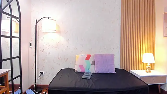 aliceandsia online show from May 1, 7:18 pm