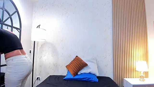 aliceandsia online show from June 13, 7:34 pm