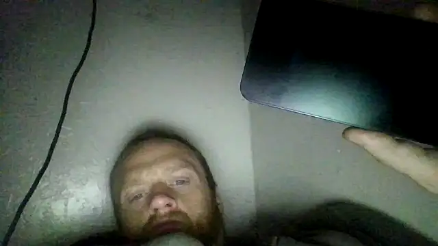 Snapshot of Hurri21 chatting on November 17, 10:48 pm Hurri21 online show from November 17, 10:48 pm